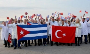 En la gratitud de más de 3 700 personas quedó grabado el nombre de #Cuba, luego de los devastadores terremotos de febrero, y quienes retornaron el sábado pasado a la Isla, con el deber cumplido
#SanctiSpíritusEnMarcha 
#YoVotoXTodos 
#MejorEsPosible 
#CubaPorLaSalud