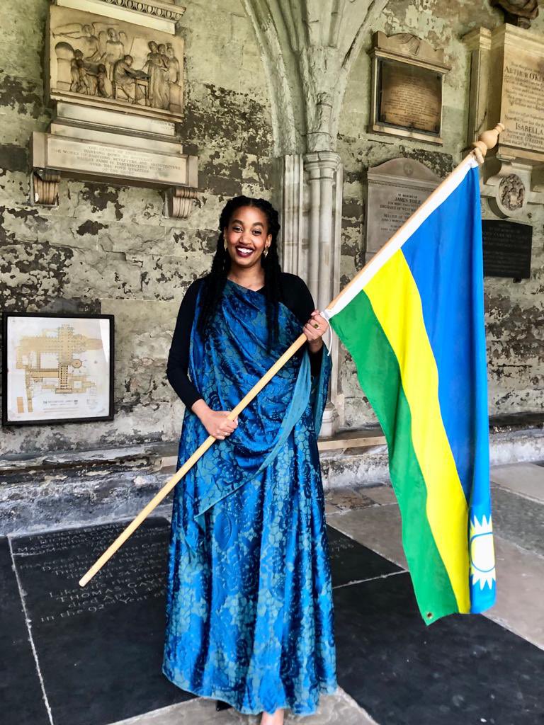 🇷🇼 Bearing Rwanda's flag with pride, @PeaceKwizera joined representatives of all Commonwealth nations in the flag procession at the #CommonwealthDay celebration service at Westminster Abbey. 

#OurCommonwealth #RwandaInUK