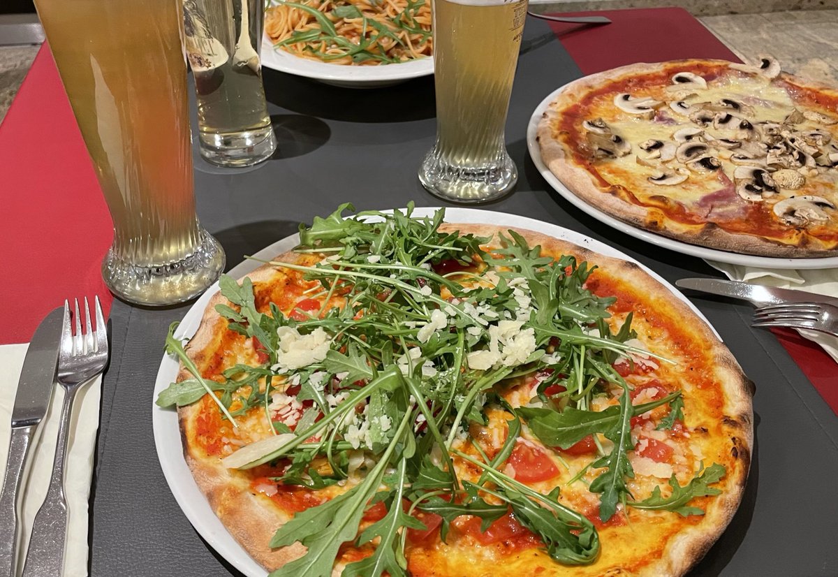 初めて入ったTübingenのイタリア🇮🇹レストラン。

トルコ人経営だったけど、
量も多くて美味しかった🥺✨

夏は外で🍺飲みまくりたいっ😚 https://t.co/cY7WemqdDM