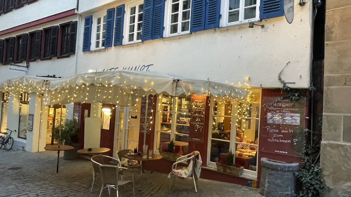 初めて入ったTübingenのイタリア🇮🇹レストラン。

トルコ人経営だったけど、
量も多くて美味しかった🥺✨

夏は外で🍺飲みまくりたいっ😚 https://t.co/cY7WemqdDM