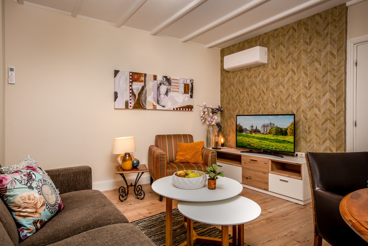 In het schilderachtige dorp in Limburg, vind je deze ontzettend leuke accommodatie! ✨De ruime appartementen van Ons Epen zijn comfortabel en modern ingericht. De omgeving leent zich perfect voor een mooie wandeling of fietstocht. 🚴‍♂️ #bedandbreakfastnl (bit.ly/3ZXQ9Nq)