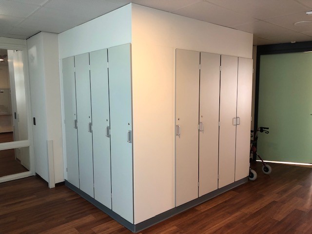 allmodul's tweet photo. Vanuit een onoverzichtelijke voorraad zonder overzicht en zonder systeem naar een mooi overzichtelijk geheel met meer opberg capaciteit. #kasten #logistiek  #ouderenzorg #zorgsector #zorg #duurzamezorg #vvt https://t.co/hY8yQpU1Q5