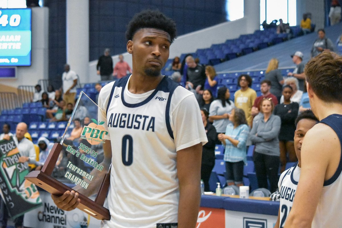 USCTalk's tweet image. I was lucky enough to work with this group this season. 

Both on and off the basketball court, big things are in store for this group.

@TyshaunCrawford @AWNP_0 @MiguelArnold4 @tjm5_