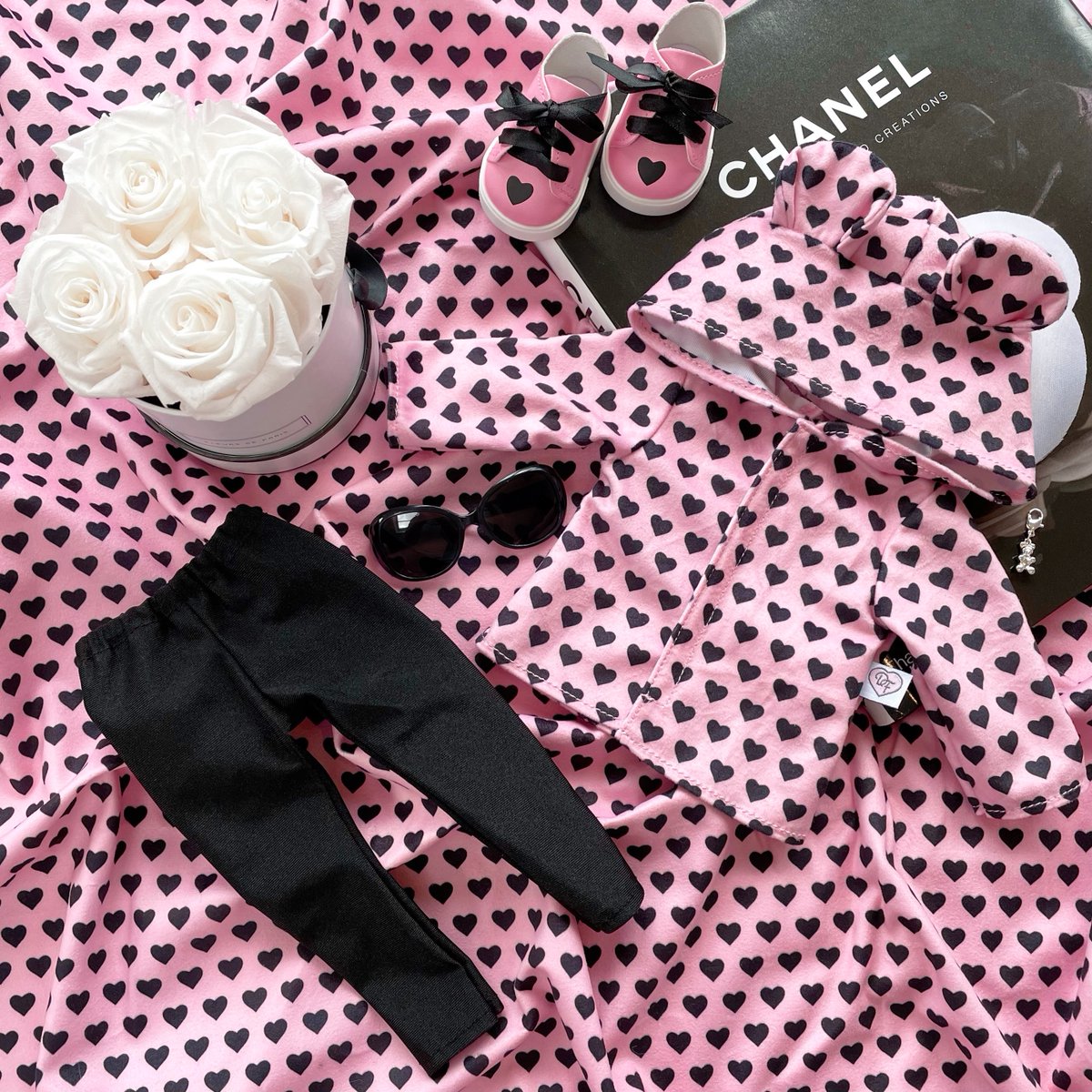 FriendDesigna's tweet photo. Keep warm and snuggle up! This adorable winter warm look will be sure to keep your DesignaFriend cosy on those colder days ❄️💗

#designafriend #dollphotography #fashiondolls #dollplay #learnthroughplay #giftsforgirls #playmatters #pretendplay #letthemplay #flatlay https://t.co/svaljWSdnQ