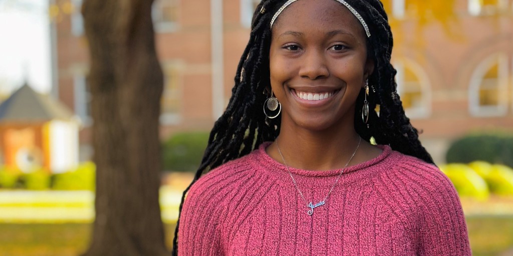 WinthropCESHS's tweet photo. Meet Jessia, our Athletic Training student ambassador! "Be willing to try new things and do things out of your comfort zone. Time goes by fast, so make the best out of your years at Winthrop!" https://t.co/wKCTJEFKn8
