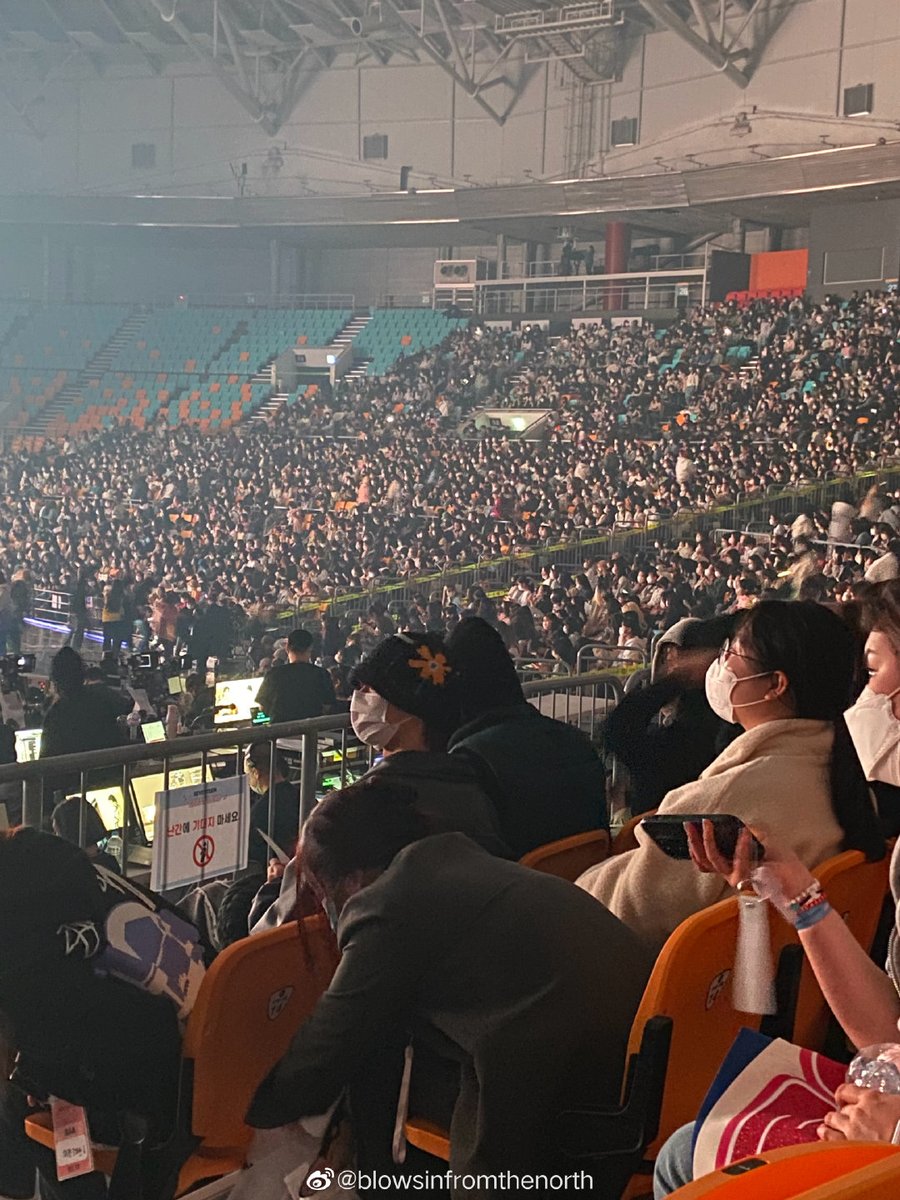 TWSBRASIL's tweet photo. 📰 — NOS ASSUNTOS QUENTES 🔥

Está rodando tais fotos no weibo, e já está nos assuntos quentes, eles estão especulando que  o trainee de máscara branca é o ex-&amp;AUDITION, Yejun.

Eles estão se baseando apenas pela estatura e pelo jeito de +

 #PLEDIS #플레디스 #PLEDISBOYZ https://t.co/WUcX4SXGKE