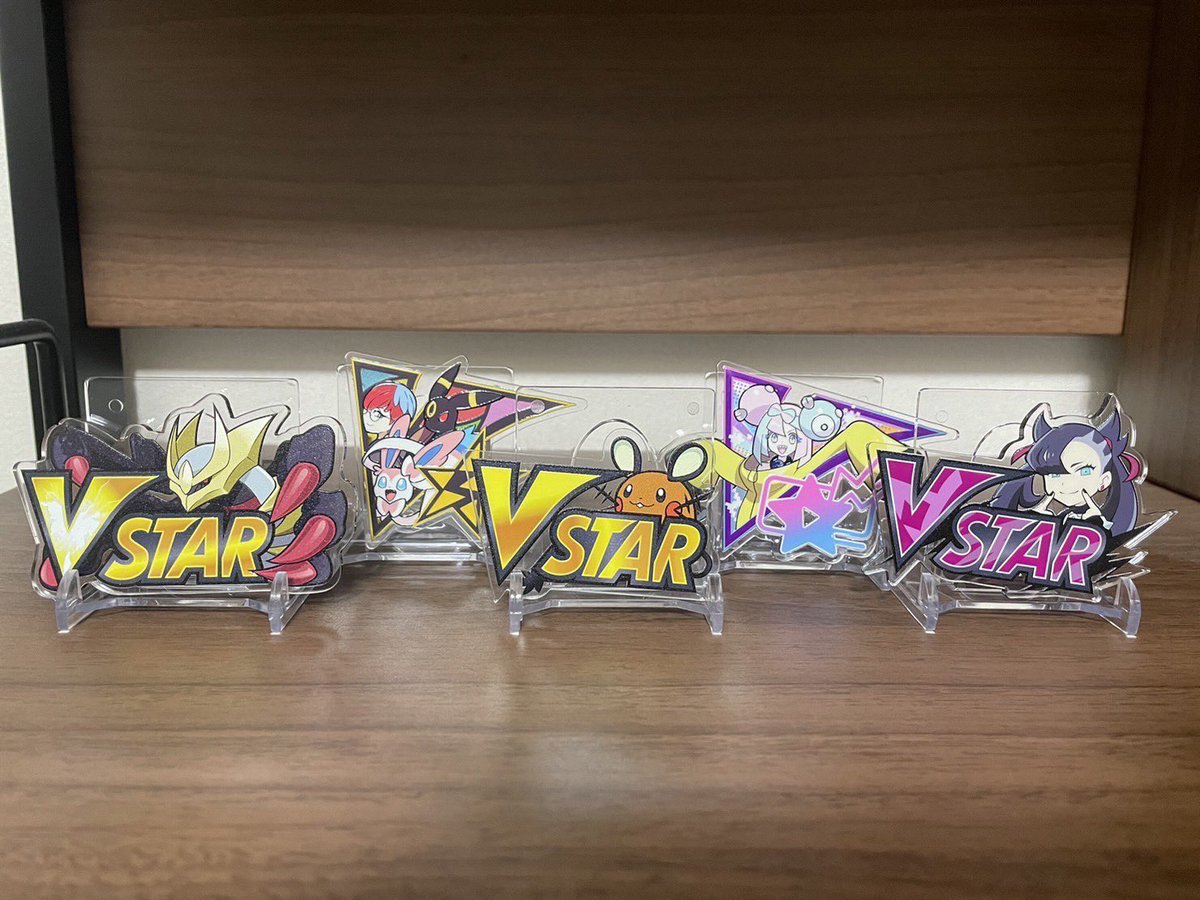 jillbazone's tweet photo. ジルバ誕生日記念企画！🎉🎉🎉
「デデンネ」「ギラティナ」「マリィ」「ナンジャモ」「ボタン」のVSTARマーカーをそれぞれ1名様ずつにプレゼントします！

参加方法
フォロー&amp;リツイート
欲しいマーカーの種類をリプライ
※注意辞項がございますので参加前に3枚目の画像をご確認ください

期限3月末 https://t.co/jFmL6X1y6S