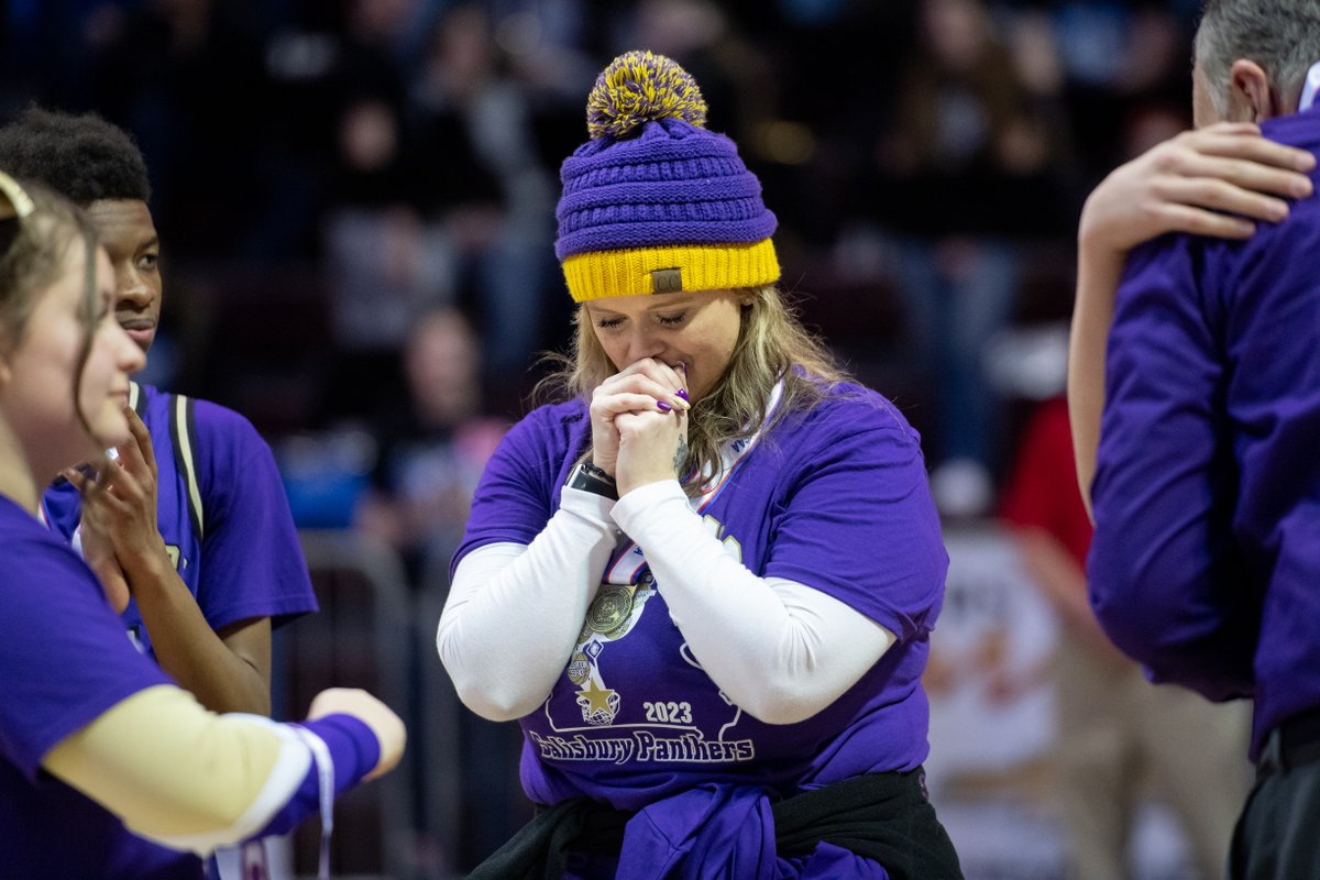 The <a href="/SalisburyRIV/">Salisbury Schools</a> Panthers won the Missouri Class 2 boys basketball championship  Saturday and honored their teammate who unexpectedly passed away the previous weekend. Their teammate's mom was honored in the post-game celebration.

📷 <a href="/CheapSeatsPhoto/">Cheap Seats Photo</a>  

news.scorebooklive.com/missouri/2023/…