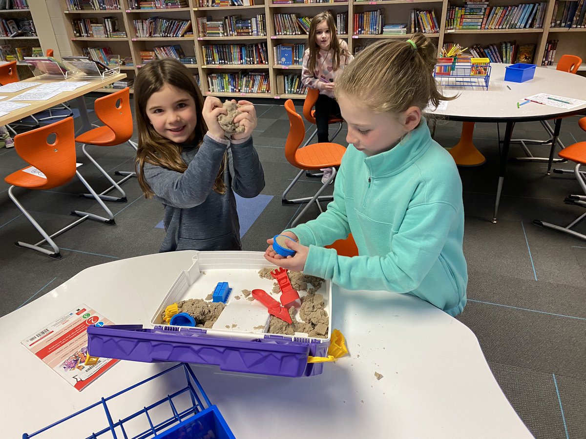 These kindergarteners earned free choice today! Kinetic sand seems to be the popular choice. <a href="/KisselburgJ67/">Jenny Kisselburg</a> <a href="/LakeForestSD67/">Lake Forest School District 67</a> #LFmoments #cherokeeinspires