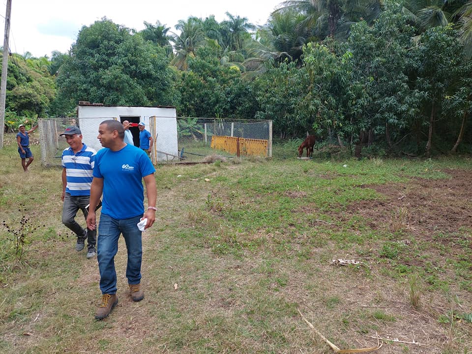 emrohabana's tweet photo. Después de haber montado la bomba solar en la estación de bombeo Cañete en Moa, se realiza la primera evaluación. #Panelec presente. #EMROHab #LaTareaContinua https://t.co/SH78W4YHHu