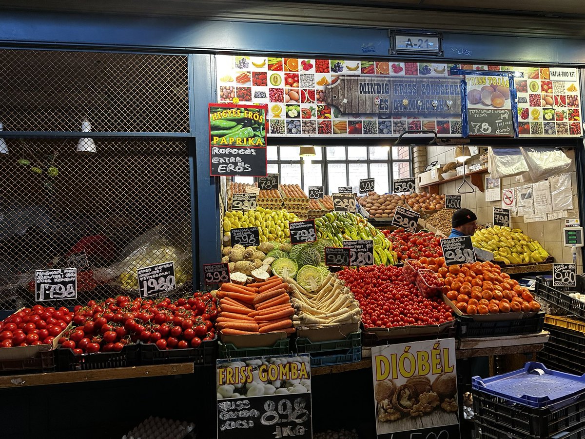 Do not believe the nonsense in the UK media about “bad weather in Europe” causing food shortages. This is a small fraction in the fresh fruit and veg available at a market in Budapest this morning. #stopbrexit #RejoinEU