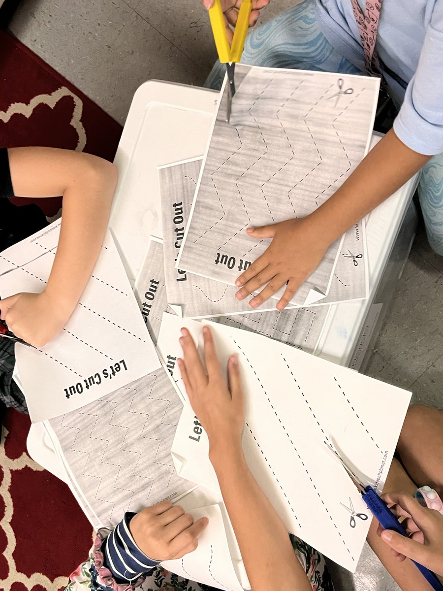 APalelis's tweet photo. @IndianTraceElem had Lauren and Sarah visit to share all about CP and overcoming challenges! They shared cool tools like slant boards and adapted scissors too! #behaviorcrew @ESEbroward @acostacastro10 https://t.co/gpvCJ6rYMJ
