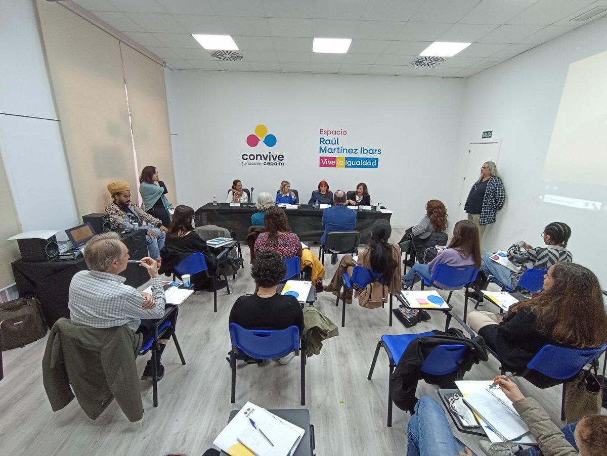 FundacionCepaim's tweet photo. @SEstadoMigr Es tiempo de alianzas, todas tenemos el mismo objetivo último: conseguir derribar las barreras que impiden que las personas refugiadas y migrantes puedan acceder a una vivienda digna, aquí es donde #Techo y la #LaComunidad se complementan. Así es como debemos de seguir trabajando https://t.co/MoNAX8XvES