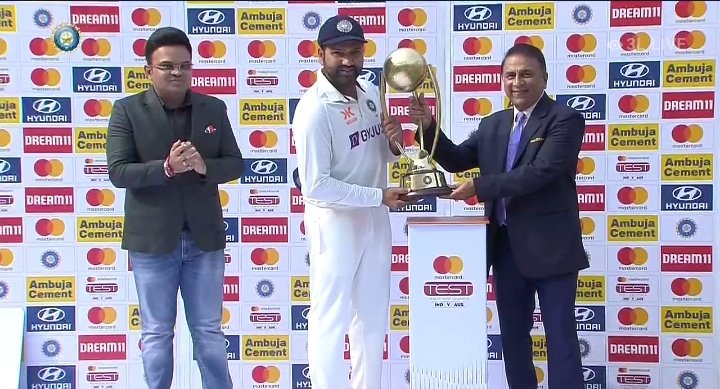 Captain Rohit Sharma with Border Gavaskar Trophy.

#RohitSharma #wtcfinal #Cricket #INDvsAUS4thTEST #BGT23