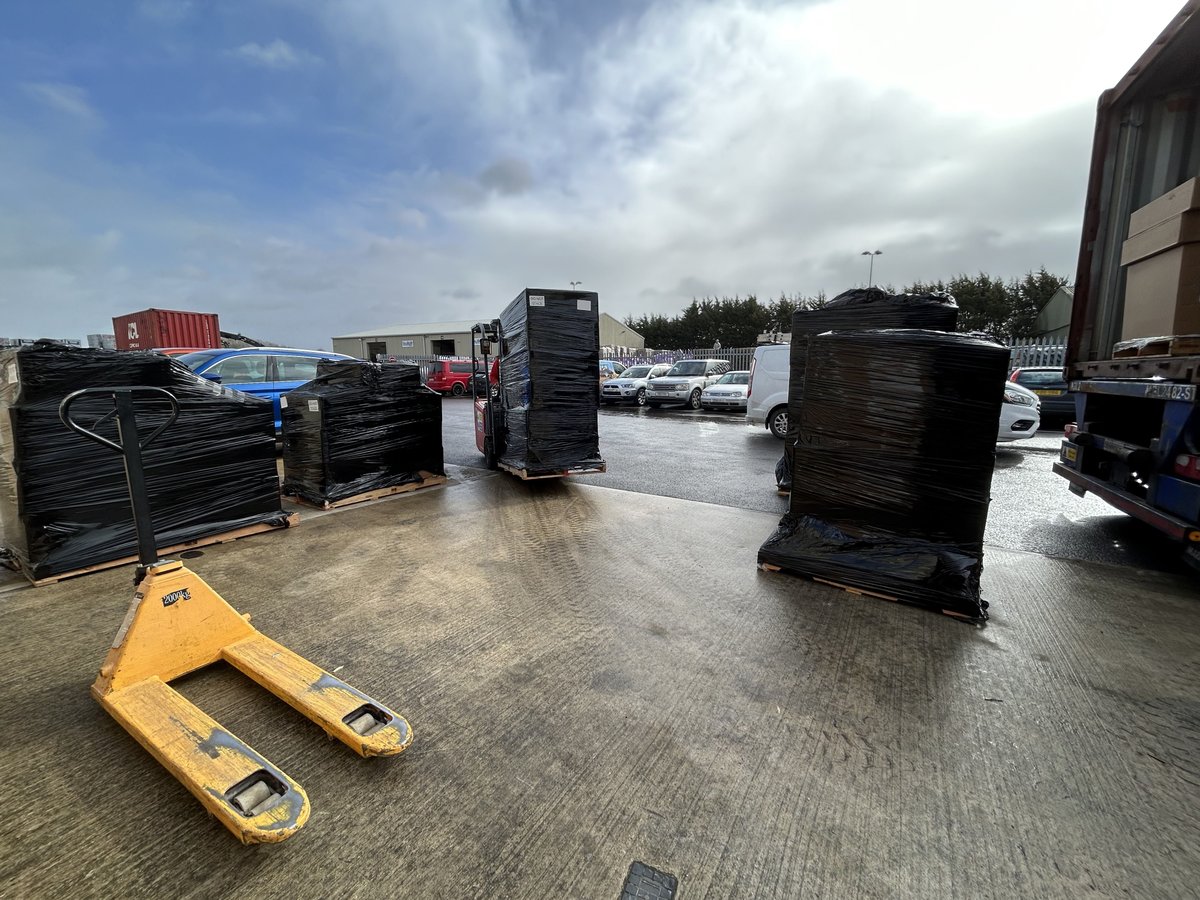 APAIRLtd's tweet image. ❄️🔧📦 On the move! 
Plenty of orders heading out the door this morning 👏
#goodsout #orders #AirconParts #acspares #freight #warehouse #agriculturalmachinery #constructionmachinery