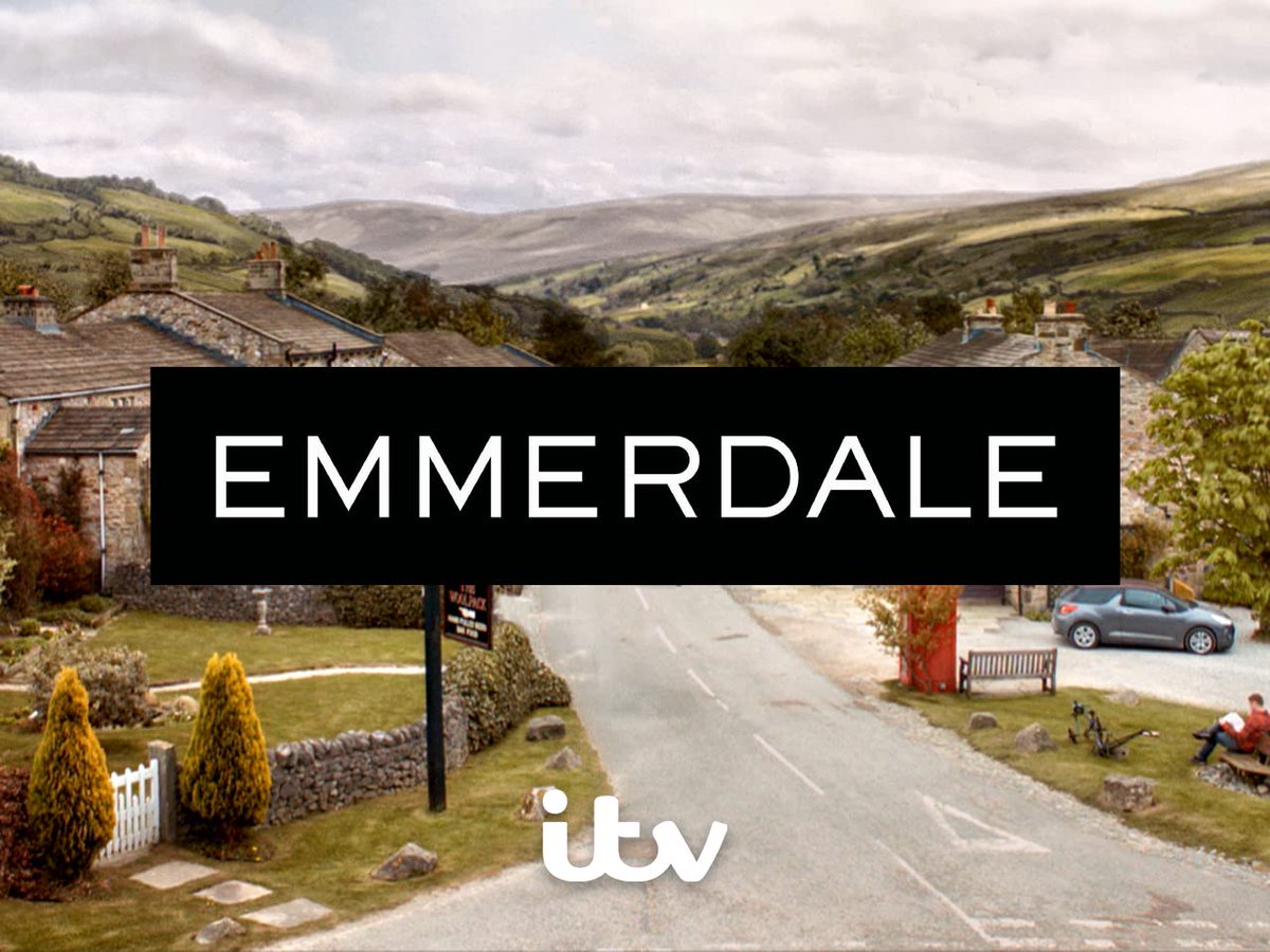UKRevolutionLM's tweet photo. Catch 3 brand new episodes of @emmerdale directed by @Debbie_Howard1! Airing tonight, tomorrow and on Wednesday at 7.30pm on @ITV. #DebbieHoward #Director #Emmerdale @ITVX @WeAreSTV https://t.co/goxmai23KJ