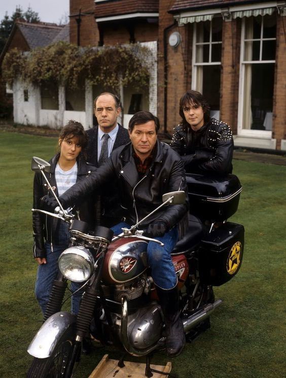 1980sRewind's tweet image. Please retweet if you used to watch this .