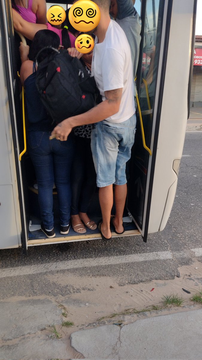 Hbixow's tweet photo. Obrigado @Seturn_Natal por nem o direito da pessoa se humilhar no meio dessa insalubridade vocês conseguirem garantir.

É humilhante depender do transporte público de Natal.

@NatalPrefeitura Obrigado por não fazerem nem o mínimo. https://t.co/tQwB2yg9Qp
