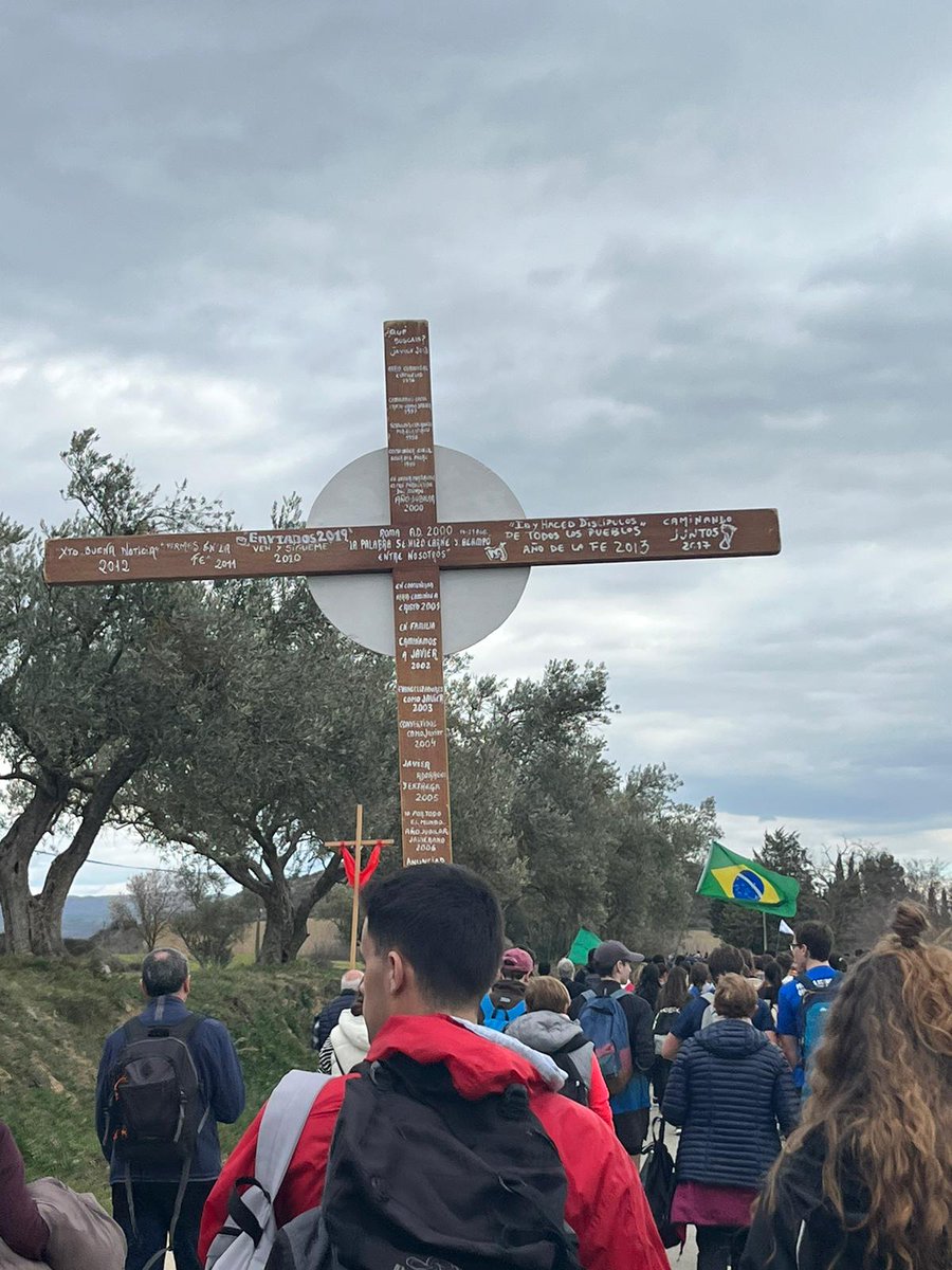 CLaInmaculada's tweet photo. 📺#DirectoCLIPH
Aquí tenemos un pequeño resumen de lo que fue la javierada de este año.
#Javier #javierada2023
#atréveteacaminar #CLIPH #espiritualidad #paz #sosiego #slow
@Navarra https://t.co/UVa6GPomJP