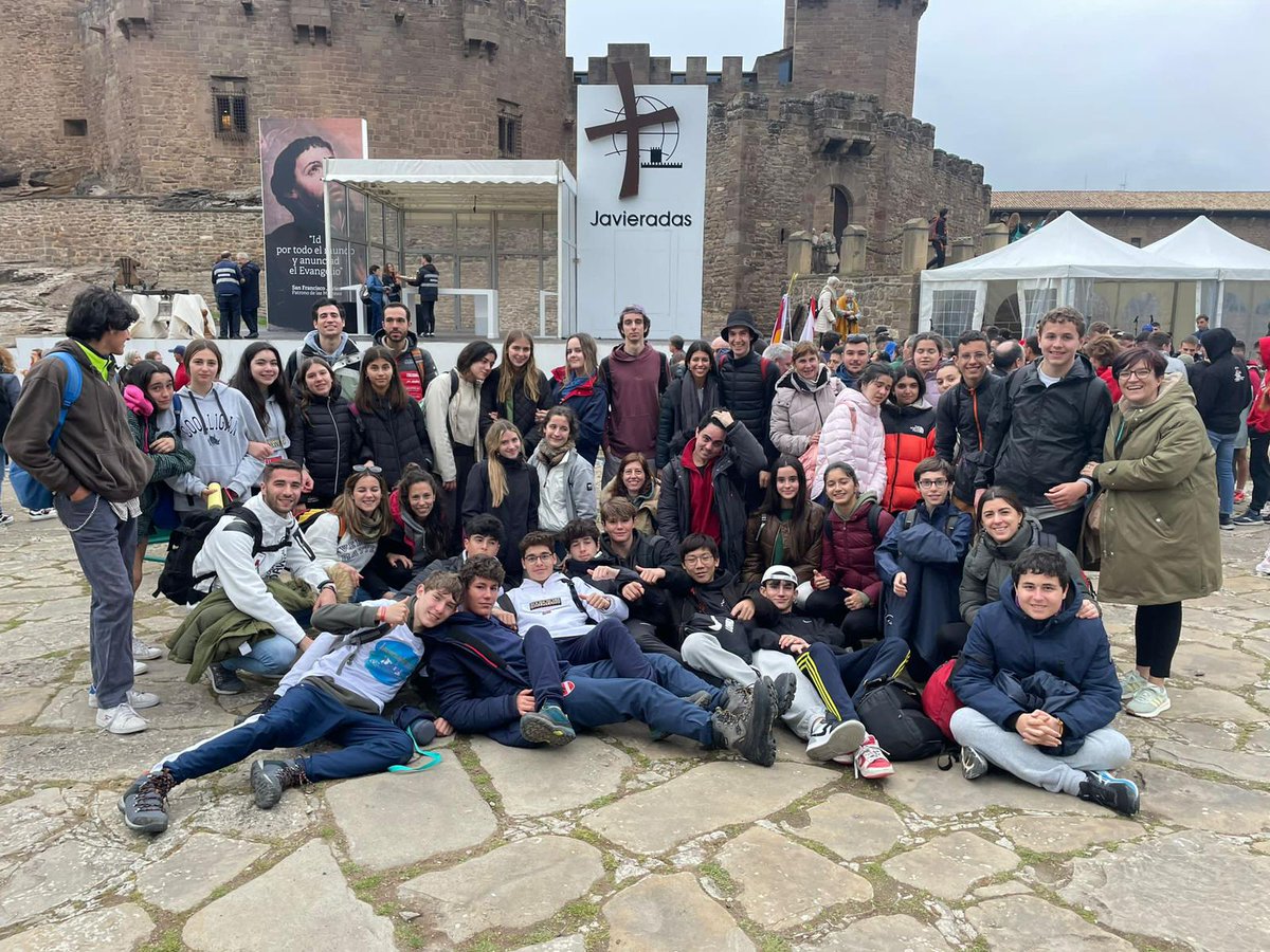 CLaInmaculada's tweet photo. 📺#DirectoCLIPH
Aquí tenemos un pequeño resumen de lo que fue la javierada de este año.
#Javier #javierada2023
#atréveteacaminar #CLIPH #espiritualidad #paz #sosiego #slow
@Navarra https://t.co/UVa6GPomJP