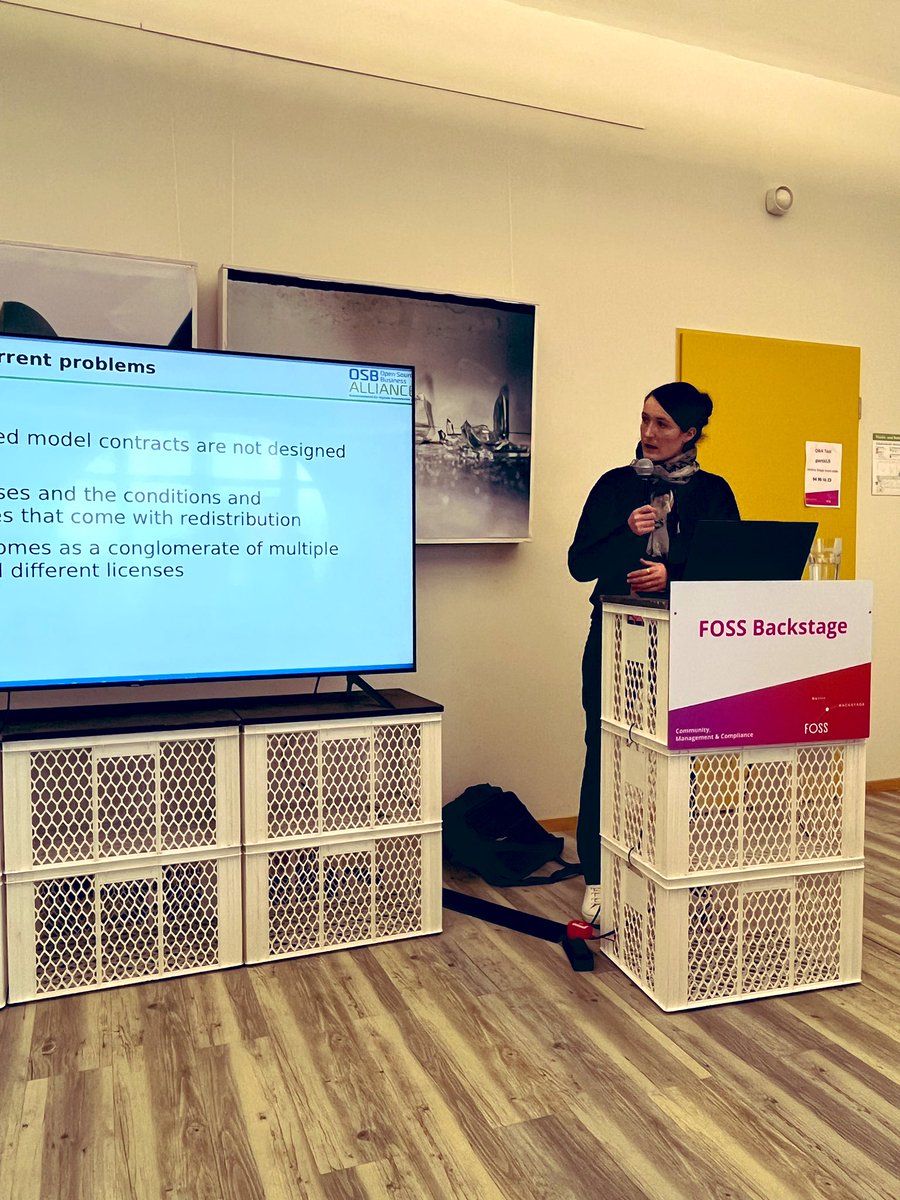schwarzblond's tweet image. Jetzt @_noujoum bei der #fossback. Ich bin mir sicher mit uns beiden in unseren jetztigen Rollen sind die Aussichten für FOSS in der öffentlichen Verwaltung besser denn je. 💪🏼👩🏼💻
(Auch wenn es aktuell noch einiges an strukturellen Problemen gibt...)