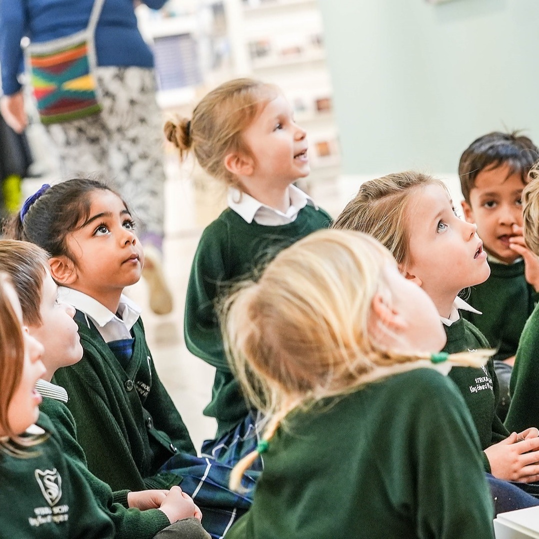 KESPreparatory's tweet photo. Reception enjoyed an exciting visit to the @ArtGallerySoton last week. The children were encouraged by their fabulous guide to think and talk about what Art is, and made clay tiles in a workshop where they learnt new skills and techniques.
#StroudReception #StroudTrips https://t.co/q3mKZU4od5