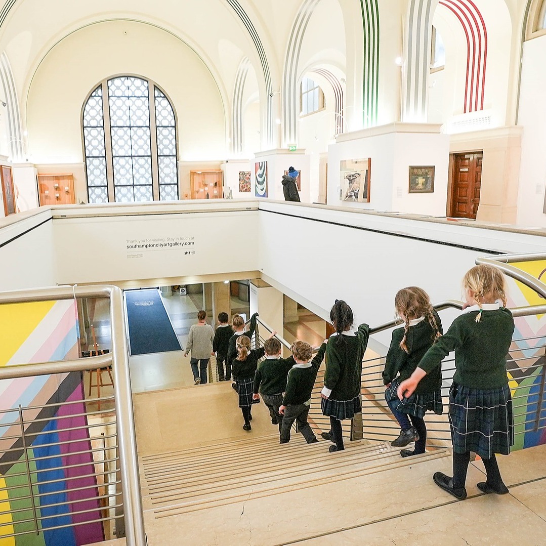 KESPreparatory's tweet photo. Reception enjoyed an exciting visit to the @ArtGallerySoton last week. The children were encouraged by their fabulous guide to think and talk about what Art is, and made clay tiles in a workshop where they learnt new skills and techniques.
#StroudReception #StroudTrips https://t.co/q3mKZU4od5