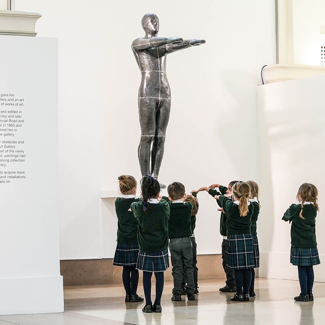 KESPreparatory's tweet photo. Reception enjoyed an exciting visit to the @ArtGallerySoton last week. The children were encouraged by their fabulous guide to think and talk about what Art is, and made clay tiles in a workshop where they learnt new skills and techniques.
#StroudReception #StroudTrips https://t.co/q3mKZU4od5