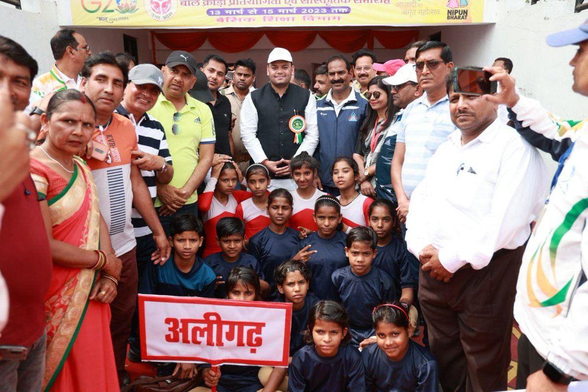basicshiksha_up's tweet photo. बेसिक के खेलों का मेला...
गुरु गोविन्द सिंह स्पोर्ट्स कॉलेज में 33वीं राज्य स्तरीय बाल क्रीड़ा प्रतियोगिता एवं सांस्कृतिक समारोह का उद्घाटन मा0 मंत्री बेसिक शिक्षा श्री @thisissanjubjp जी ने किया। इस अवसर पर बच्चों ने शानदार प्रस्तुतियां दीं...
#BasicSports https://t.co/fXU04N0VXA