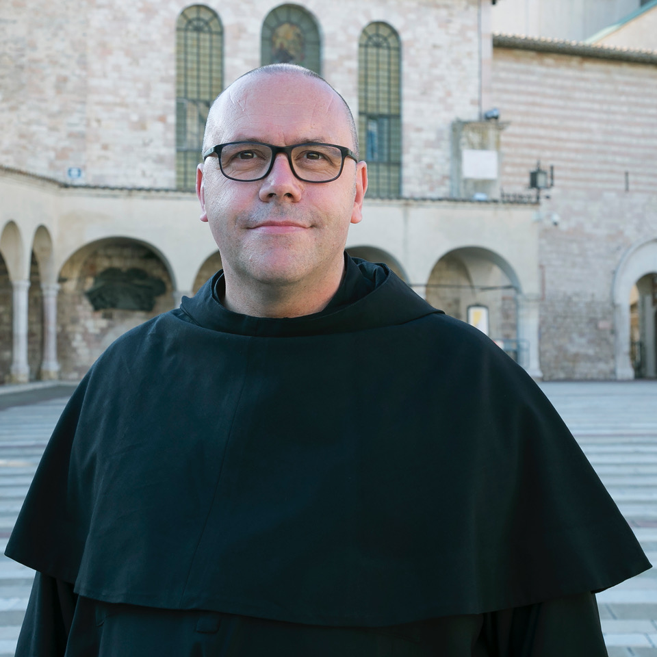 francescoassisi's tweet photo. Il Custode fra Marco Moroni ha espresso a nome di tutti noi frati minori conventuali di Assisi #OFMConv “un semplice messaggio” per celebrare il decimo anno del pontificato di @Pontifex_it .
Potete ascoltare la sua intervista per @vaticannews_it qui👉 https://t.co/PSHMbZgfaK https://t.co/tTqasUrHbV