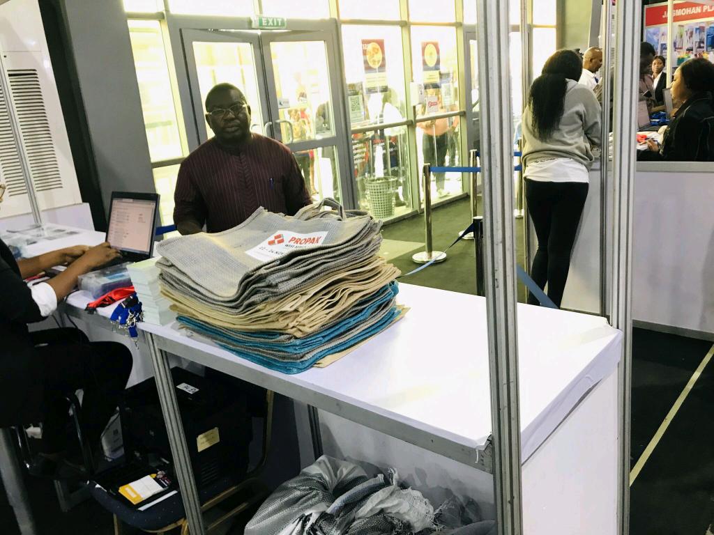 ShoppersbagNG's tweet photo. Get your brand visible and eco-conscious with ShoppersBag! 

#shoppersbag #sustainability #ecoconscious #ecofriendly #reusable #recycleable #zerowaste #zeroplastic https://t.co/ZTGNkaAdaN