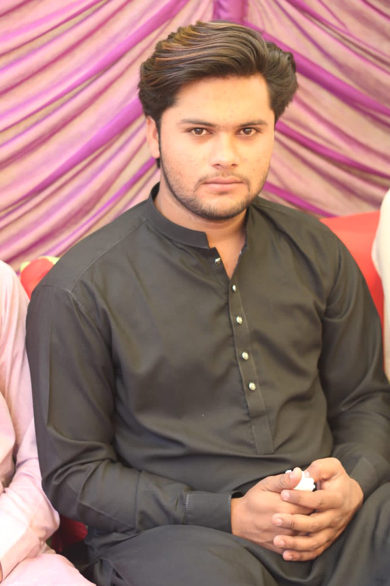 MsaleemMahar00's tweet photo. اکيون تہ سڃاتل هيون
 ``بخاري´´
پر نهارڻ جي ادا اُوپري لڳي ... https://t.co/gkNxWTPmrR