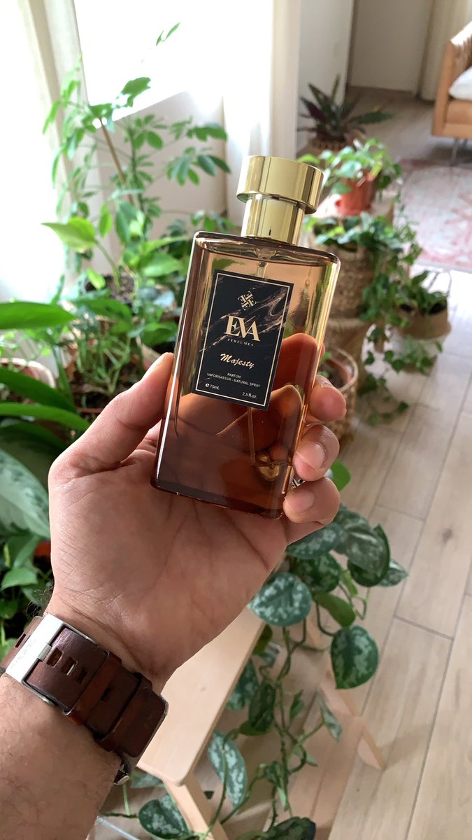 qwertyui03's tweet photo. #رابطة_عشاق_العطور 
MAJESTY
العطر الثاني من مجموعةEVA
الطابع العام سويتي لذيذ متناغم محبوب لدى غالبية الناس يحتوي على اخشاب وفانيلا وقرفة ولافندر ولمسة عود خفيفة جدآ ممكن ماتلاحظها
عطر رجالي ممتاز للدوام والمناسبات الصغيرة
😇 فوحان يصل لساعتين وثباته اكثر من 10 ساعات
@Eva_perfume https://t.co/IkyAhlOIxc