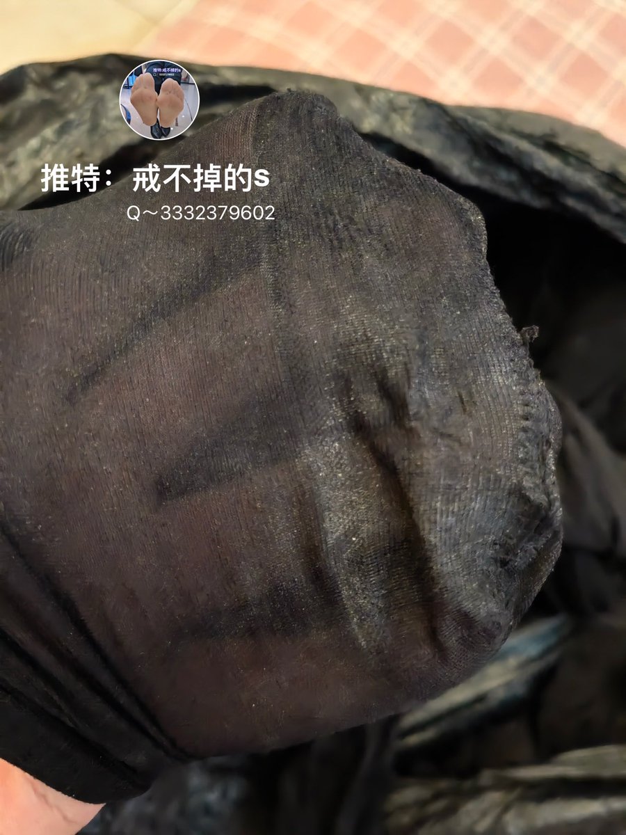 #重口短黑丝
 
运动鞋里短黑丝
连续六天不换洗
味道给劲冲上头
套上🐔🐔真给劲 https://t.co/4RryRDeyIe