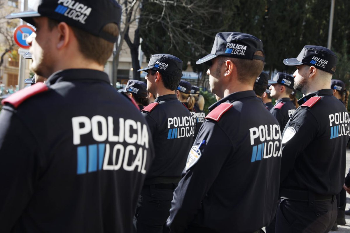 ajuntpalma's tweet photo. 👮‍♀️👮‍♂️La @policiadepalma presenta els 50 agents que s'incorporaran al cos policial

👉Aquesta convocatòria de places ha reservat per segona vegada un 40% de les places per a dones, complint amb el Pla d'Igualtat aprovat per l'Ajuntament https://t.co/IEOXTBEQcY