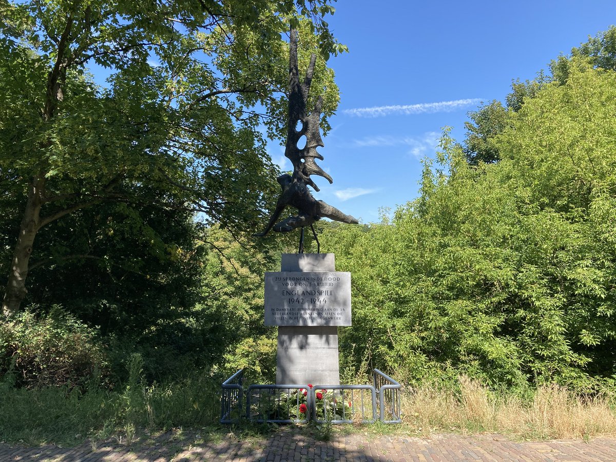 E_Ruis's tweet photo. Op zaterdag 1 april geef ik een Den Haag Spionagewandeling. Van Mata Hari, Englandspiel tot de GROe. Zondag 19 maart is er ook nog plek vrij... Inschrijven doe je hier >>> https://t.co/1BPa2plov5

#spionage #DenHaag #geschiedenis #wandelen https://t.co/O8vMBisuK5