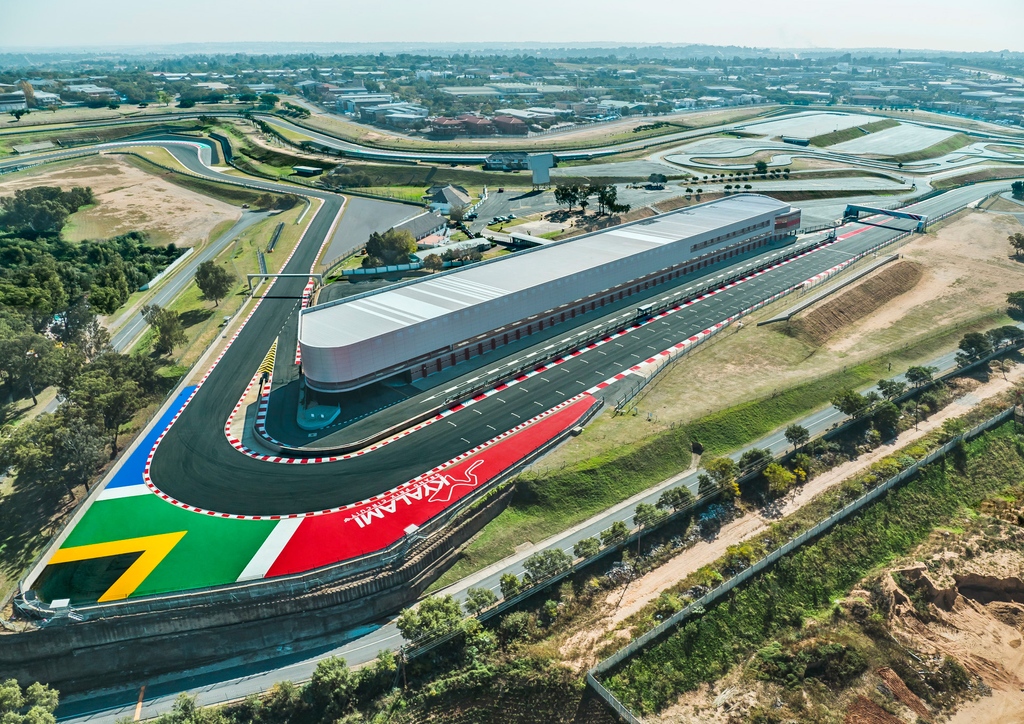 HOMEMAKERSFair's tweet photo. π’ Attention home renovation enthusiasts! The biggest home improvement event is BACK, and we are excited to announce that it's happening at the iconic Kyalami Grand Prix Circuit & International Convention centre in Johannesburg from 24 - 26 March 2023! π€©
#HMFair https://t.co/mnOwzGfCeB