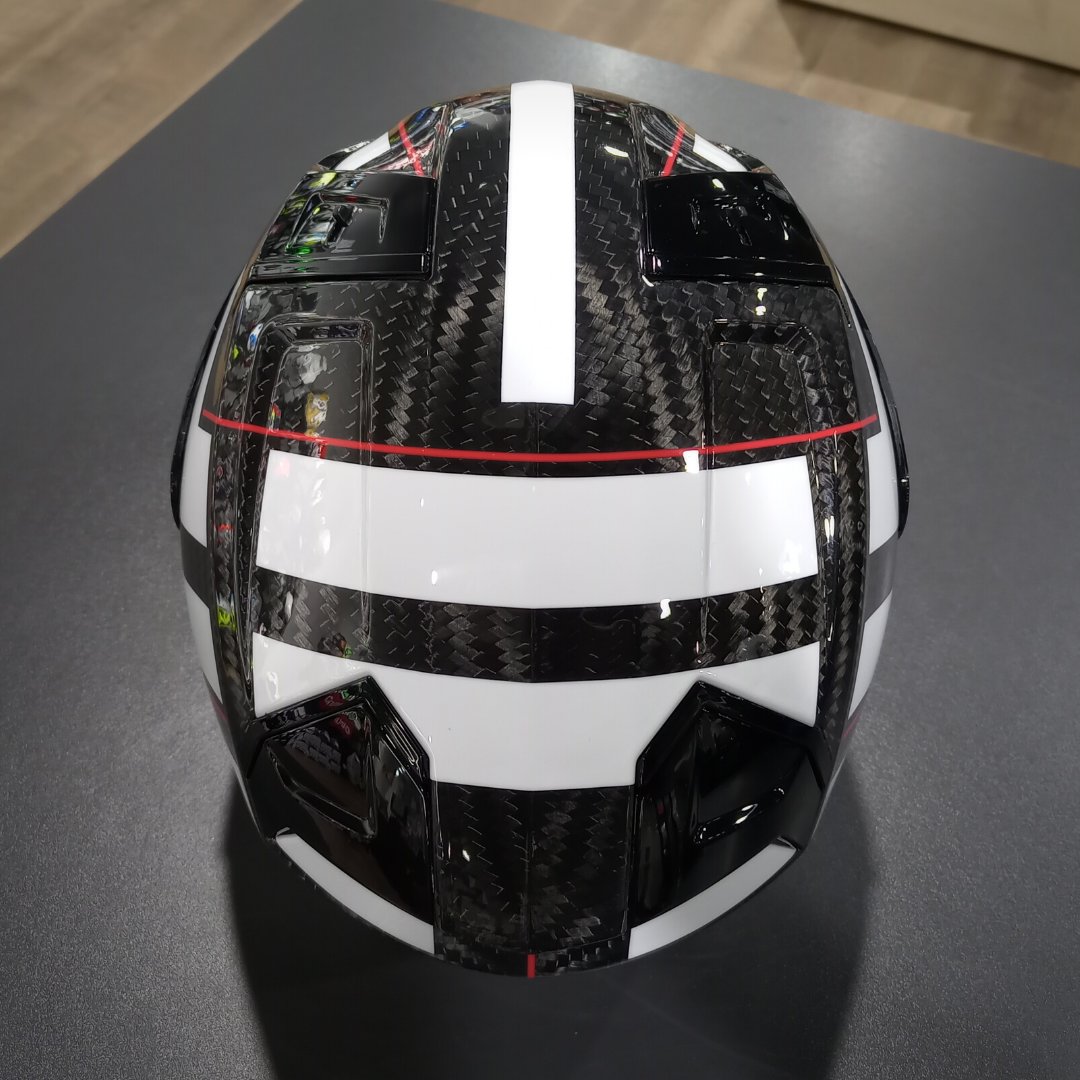CiclosAlbacar's tweet photo. 😍 Así es el nuevo modelo de casco #LS2 FF811 VECTOR II CARBON, con homologación 22.06, fabricado en fibra de carbono muy resistente y ultraligero. ¿Qué te parece? 😏

Disponible en varias decoraciones 👉 https://t.co/nRzLRXkT4B

#LS2Helmets #CascoMoto #BikeLife #CiclosAlbacar https://t.co/ycXfzbk2Lv