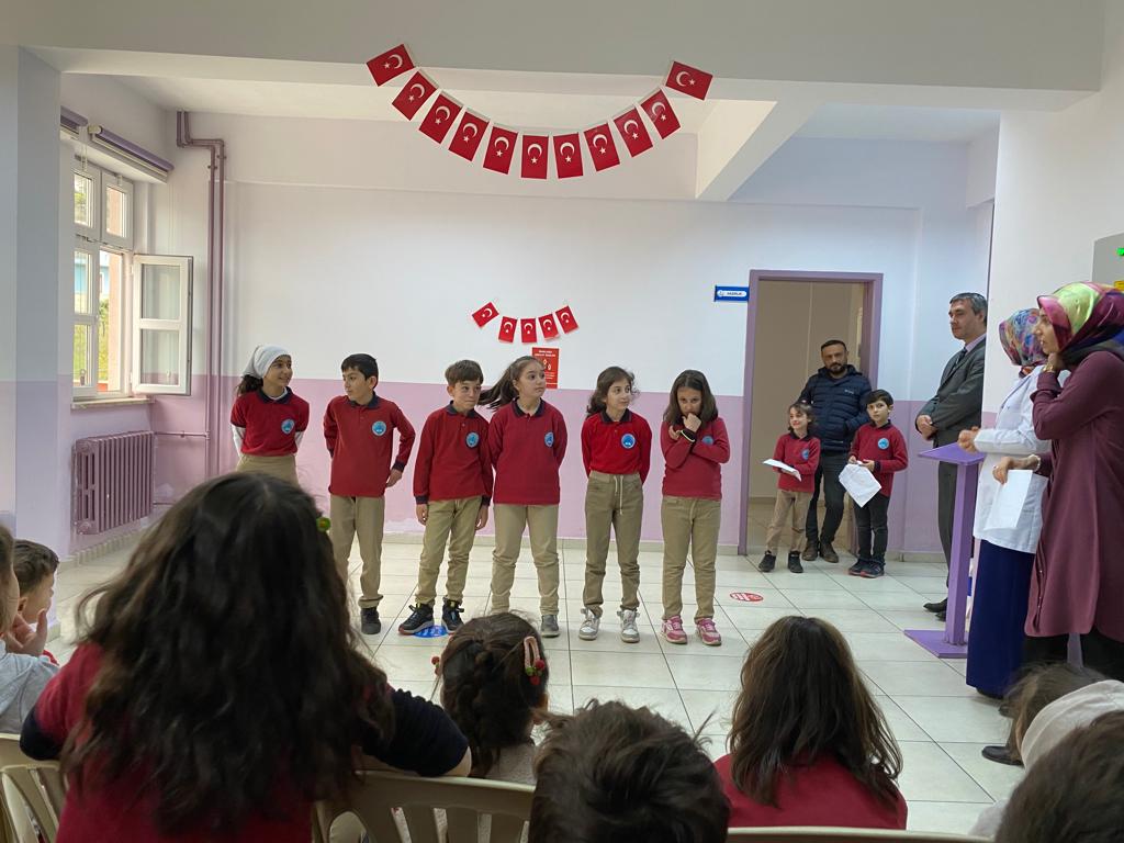 Fsmtilkokul's tweet photo. İstiklâl Marşı'mızın kabul edilişinin 102.yılında;
Gazi Mareşal Mustafa Kemal  Atatürk'ü;
İstiklâl Marşı'mızın Kahramanı Mehmet Âkif Ersoy'u;
tüm Şehit ve Gazilerimizi sevgi,saygı,rahmet ve minnetle anıyoruz!
12 Mart 1921

#12Mart1921 

#İstiklalMarşı102Yaşında https://t.co/CcwIHi6PnR