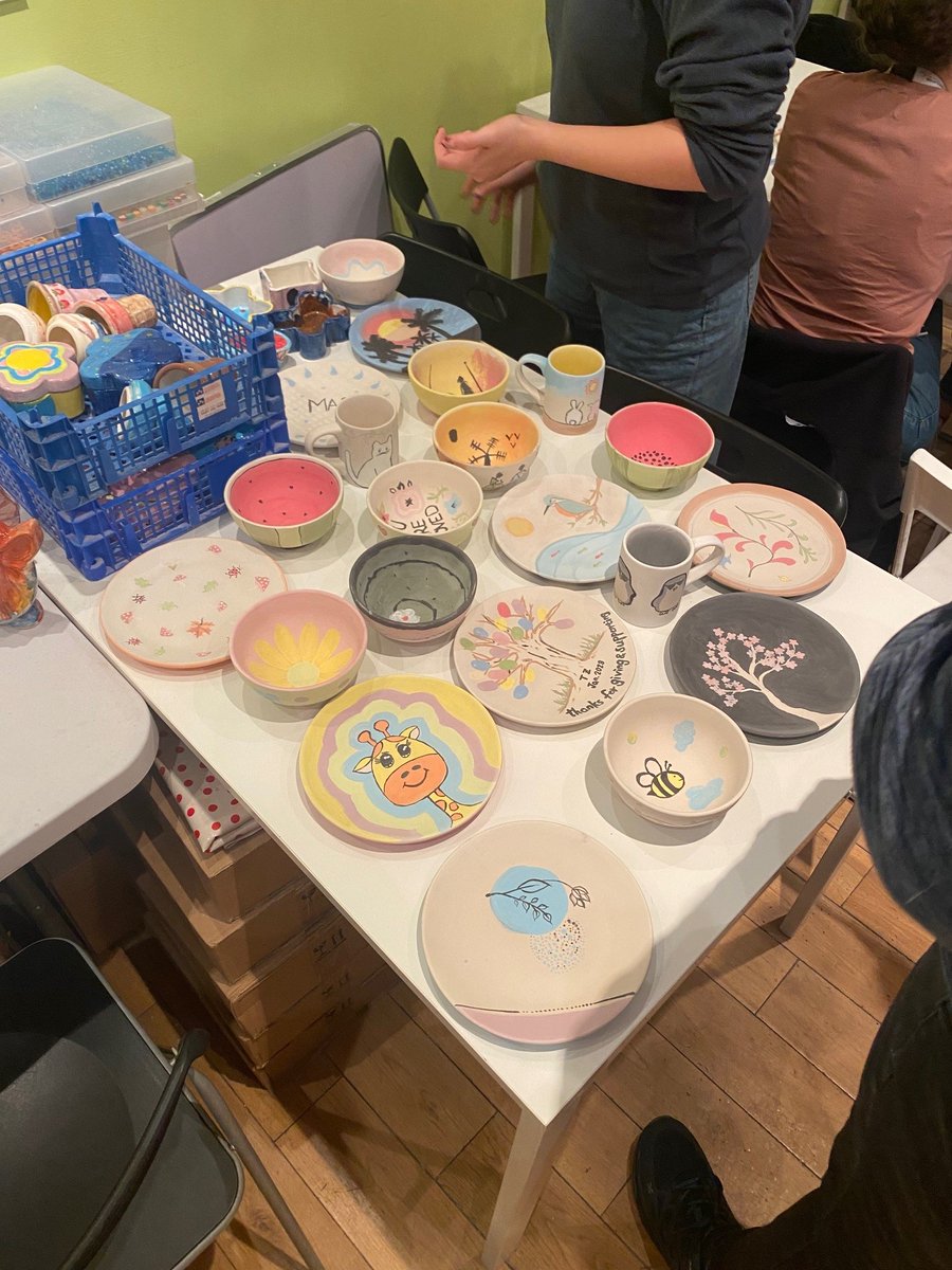 FormulationCDT's tweet image. #tbt to the  #FormulationEngineering #CDT social in January 2023 ✨!
Don't you think our #EngD students did great painting🎨 pottery? So talented!👏
 @cafecraft521 #eps_unibham #unibirmingham #EPSRC @ChemEngBham