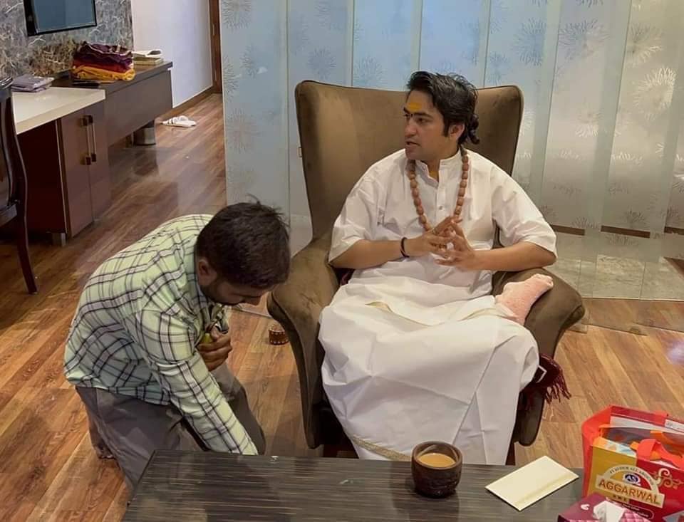 DAjamagarhiya's tweet photo. मुझे कभी-कभी तथाकथित ‘सवर्ण समाज’ के मेरिट पर शक होता है. वह नेता पैदा कर रहा है तो इन ‘लंपटो’ जैसा. नेता पैदा करना है तो डॉ भीम राव अम्बेडकर साहेब जी  जैसा पैदा करके दिखाइये. ‘मेरिट’ है तो ‘मेरिट’ का परिचय दीजिए. नहीं तो इतिहास, वर्तमान और भविष्य आपके 'मेरिट' पर सवा�� उठाता रहेगा https://t.co/2AQXVGKdem