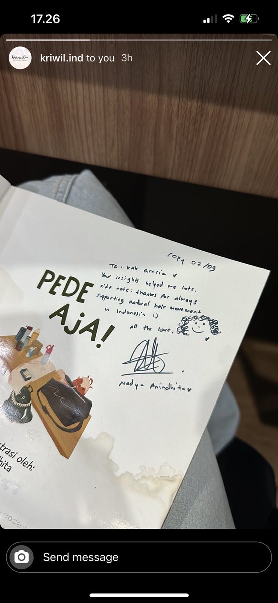 nadjarasp's tweet photo. this is my version of ‘to be loved, is to be changed’. dulu gak pernah suka buku yg gak seperti bentuk awal beli, tapi pas liat bukuku sendiri dibaca orang-orang sampe rusak gitu langsung mikir, “i’m so glad she’s so well used”♥️ https://t.co/6iwKFIYPRC