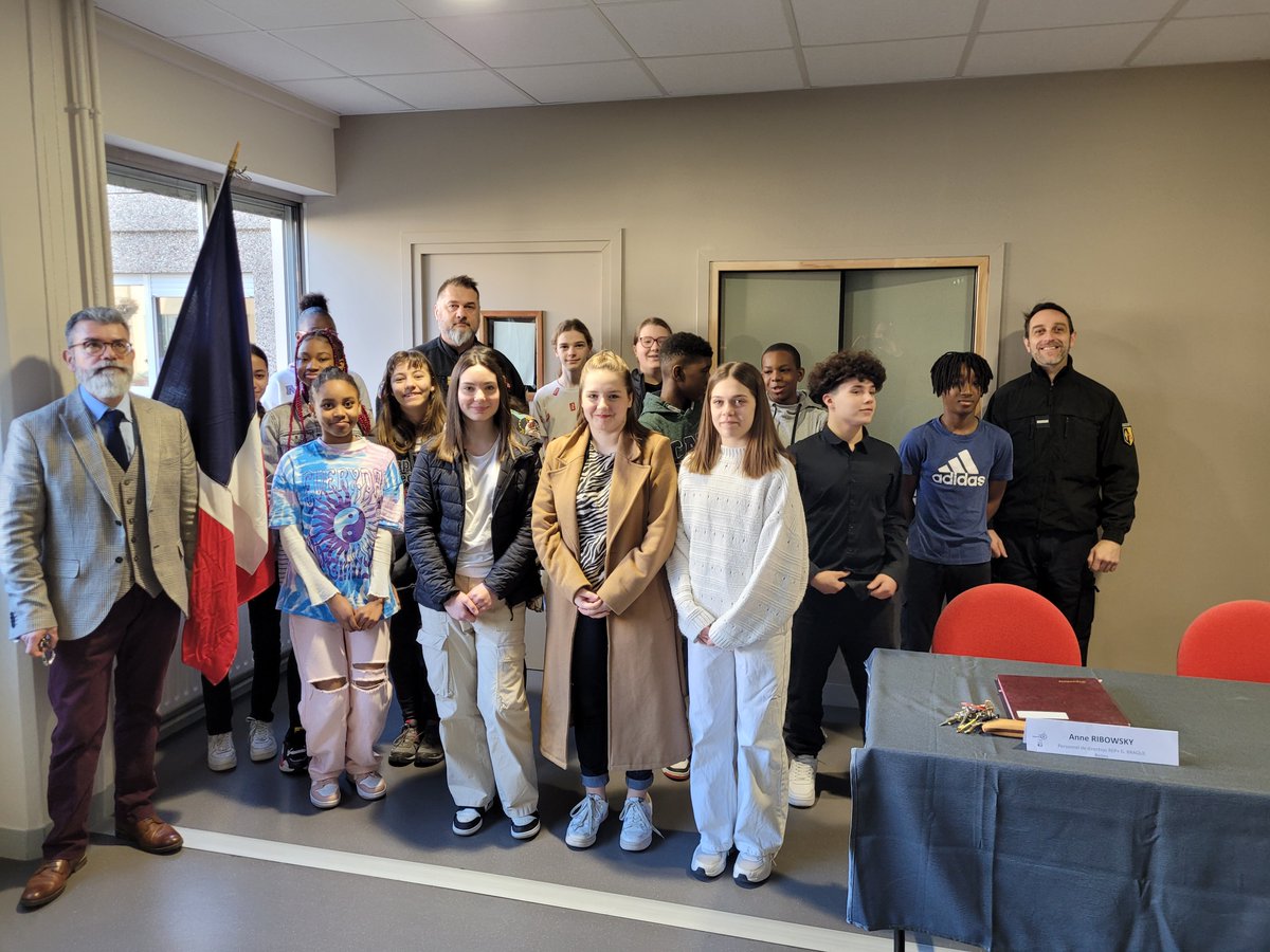 DptMarne's tweet image. 📣 Nouvelle classe défense et sécurité globale au collège Georges Braque à #Reims pour les 4èmes en #REPplus Objectif : promouvoir les #valeursrépublicaines et un comportement éthique Visites prévues : Archives de Reims, monument Forces Noires et immersion à la #GendarmerieMobile