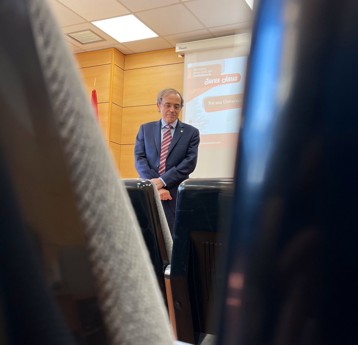 ValorCompluten1's tweet photo. Por una @unicomplutense basada en valores #JavierAriasRector #valorcomplutense @javardiaz https://t.co/NGQU60emFv