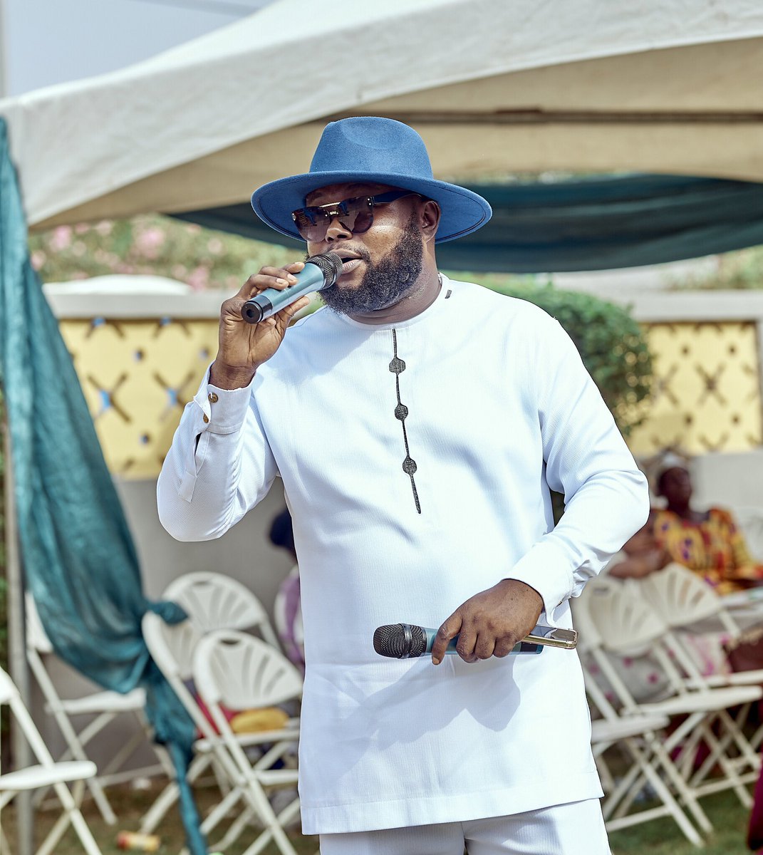 kofihayford233's tweet photo. The other mic in my left hand is yours… speak into existence your heart desires. Go!!!
Have a fabulously positive week, and don’t forget to meet me on radio at 8pm tonight. #TheOverdrive 📻 Joy 99.7 FM.
#WeddingMC #EventsMC #ilovemyjob #happy https://t.co/LIL6su4fQE
