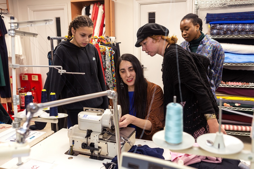 IslingtonBC's tweet photo. Did you know that it takes three years worth of drinking water to make just one t-shirt?! 😲 

By repairing and reusing, instead of throwing things out, you can save resources and money. This #LondonRepairWeek, we’re hosting events to help local people do just that. (1/4) https://t.co/j7OVHcJndQ