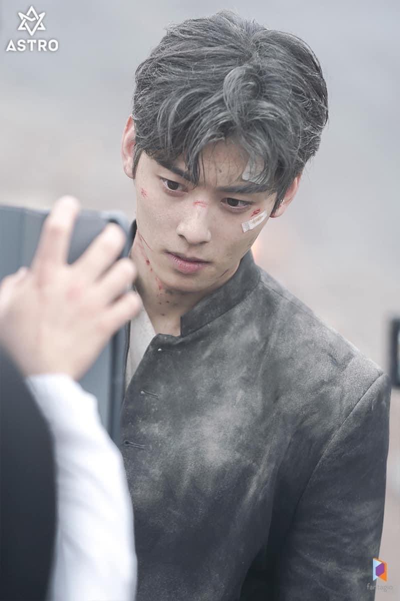 jjibcha_cha's tweet photo. ขออาสาไปเช็ดหน้าให้บาทหลวงโยฮันค่ะ
🤭😝🫣
#CHAEUNWOO #Isand https://t.co/319taHL8VH