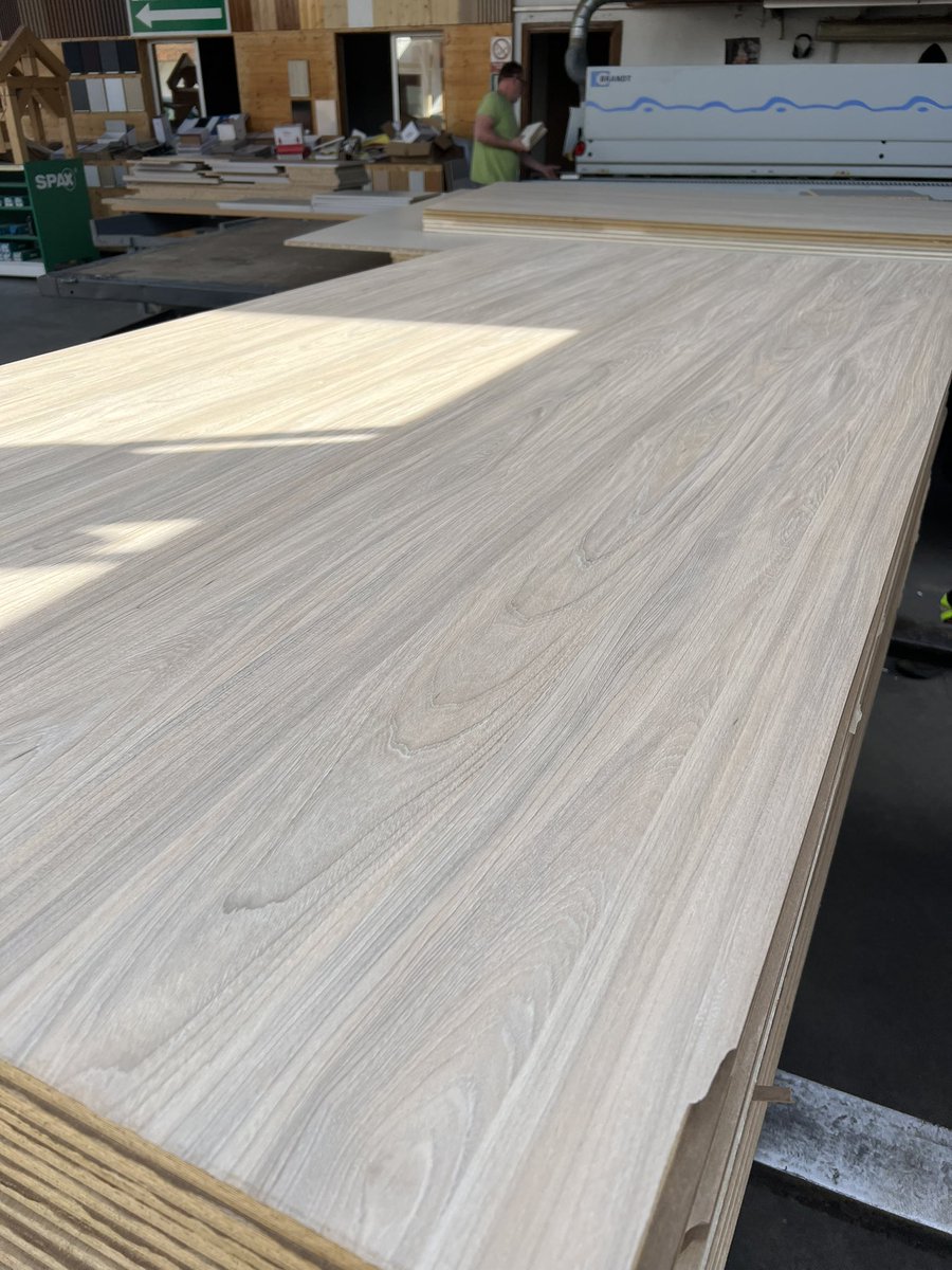 Contrachapado chopo aplacado Hpl. <a href="/GarnicaES/">Garnica en español</a> .