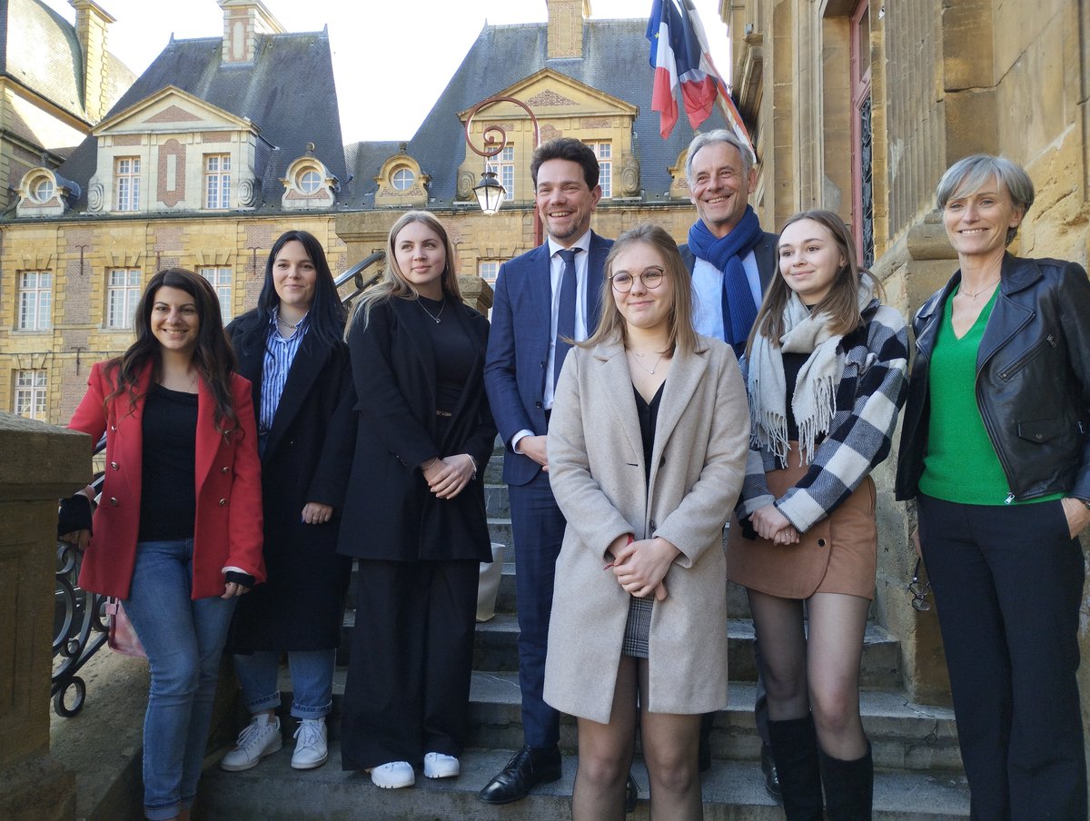 yschools_edu's tweet image. 📢 Retour en images sur la #conférence de #presse #YNOT à #CharlevilleMézières ! 

👀 Plus d'informations et pour tester votre éligibilité  : bourses.yschools.fr !

@Villedecmz @08metropole @boris_ravignon @FrancisBecard