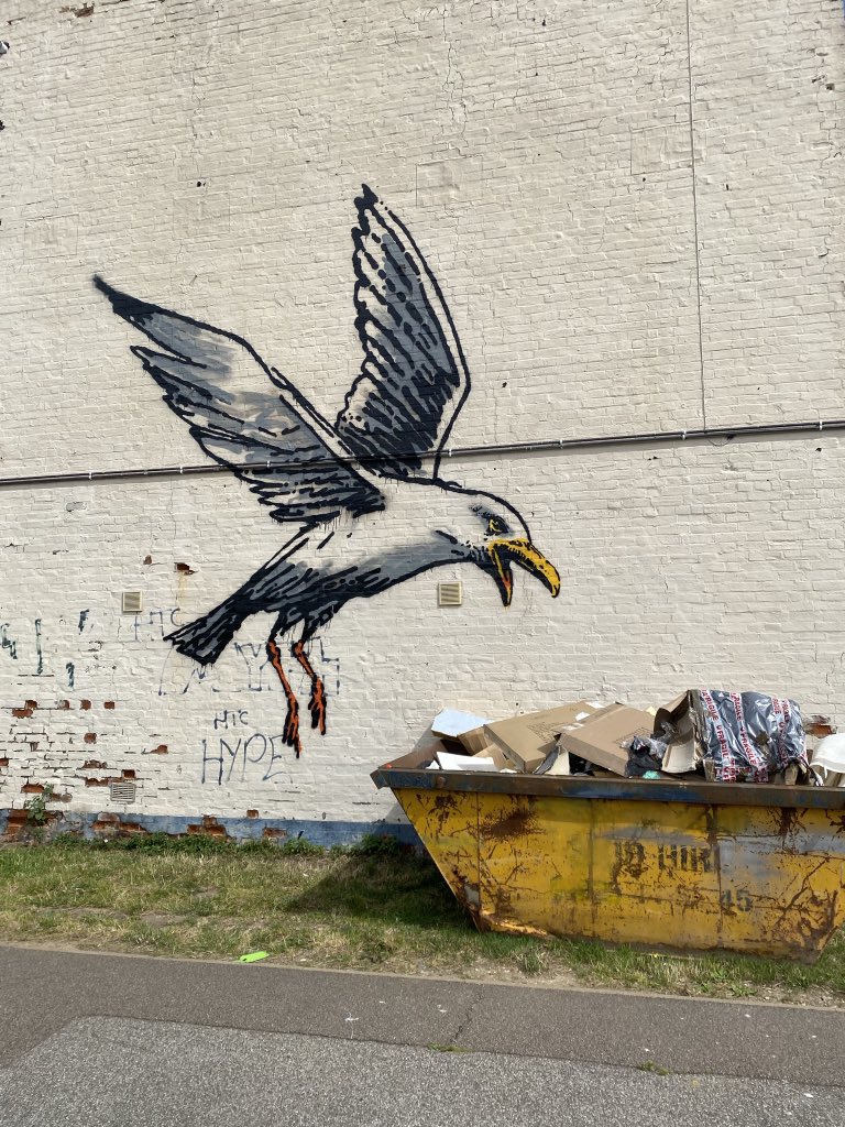 One from Banksy’s “A Great British Spraycation” tour - Lowestoft. 
#StreetArt #Banksy #Lowestoft